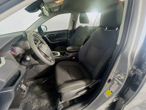 Used 2019 Toyota RAV4 LE FWD image 10