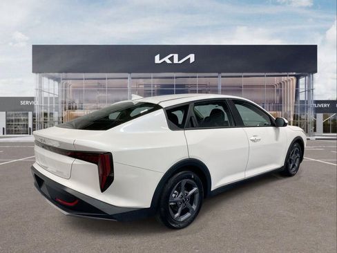New 2026 Kia K4 LXS image 8