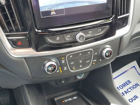 Used 2022 Chevrolet Traverse LT image 24