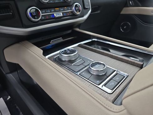 Used 2024 Ford Expedition Max Limited image 41