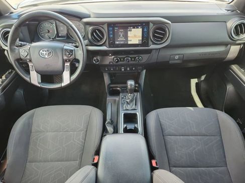 Used 2018 Toyota Tacoma TRD Off-Road w/ Technology Package image 19