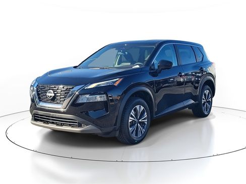 Used 2023 Nissan Rogue SV image 2