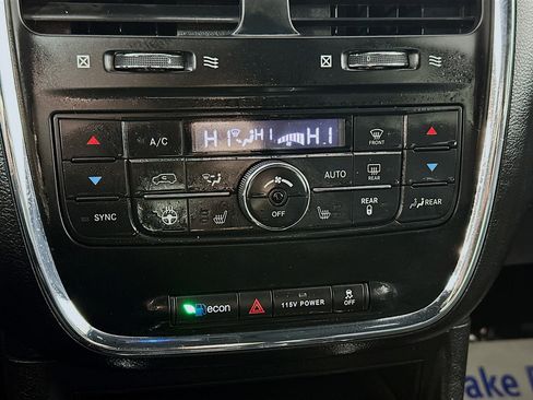 Used 2016 Dodge Grand Caravan SXT image 15