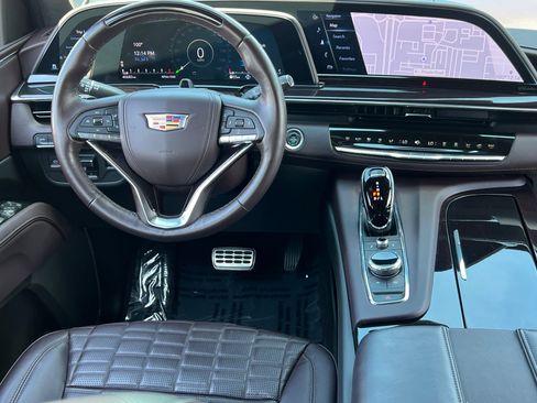 Used 2023 Cadillac Escalade ESV Sport Platinum w/ LPO, ONYX Package AWD/4WD image 18