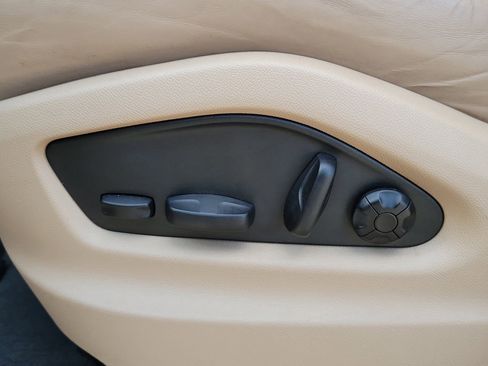 Used 2023 Porsche Cayenne Platinum Edition image 21