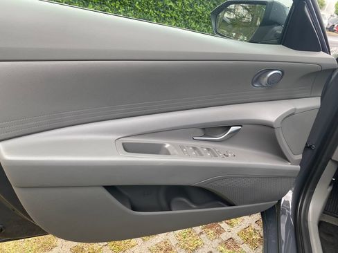 Used 2025 Hyundai Elantra SE w/ Cargo Package FWD image 31