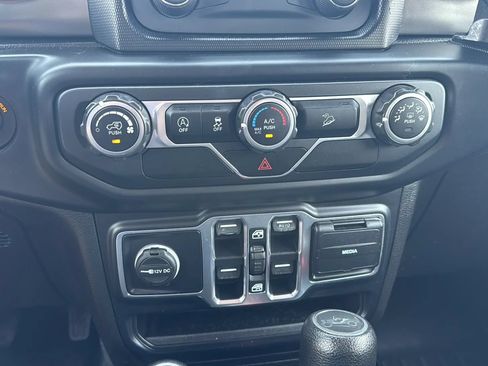 Used 2019 Jeep Wrangler Unlimited Sport S AWD/4WD image 2