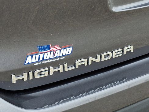 Used 2025 Toyota Highlander XLE AWD/4WD image 31