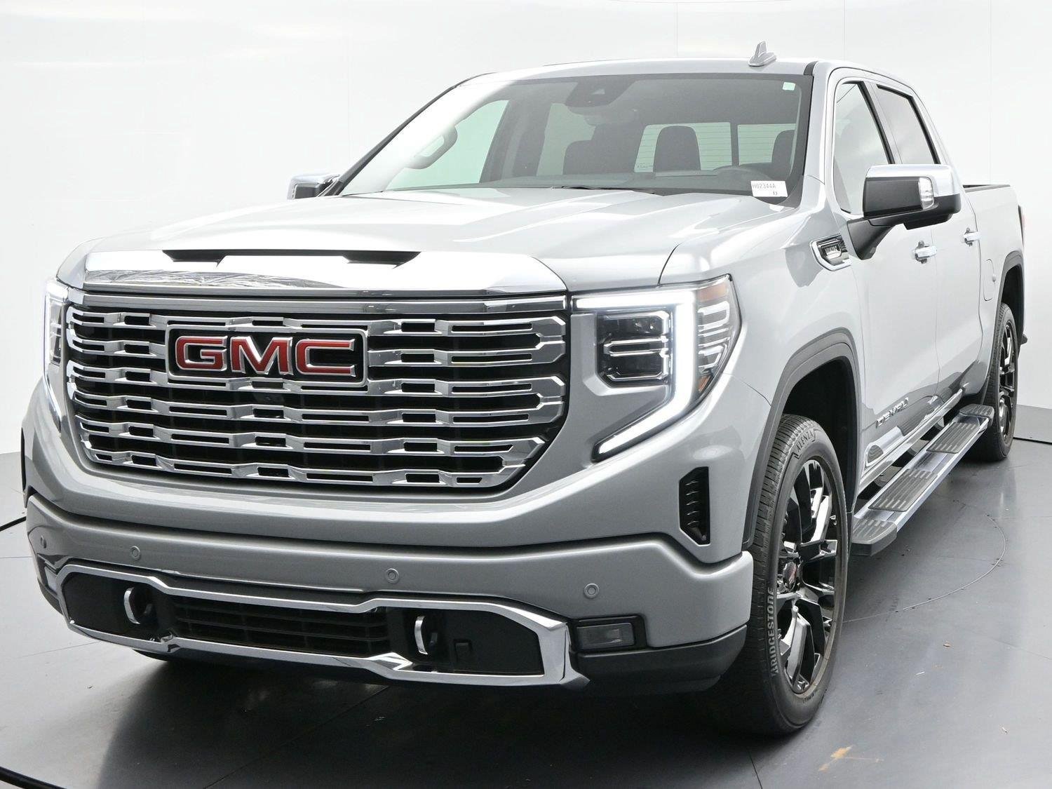 Used 2025 GMC Sierra 1500 Denali w/ Technology Package AWD/4WD image 3