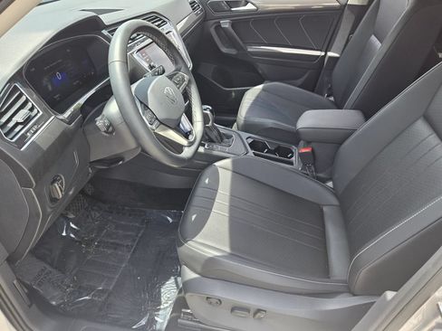 Certified 2023 Volkswagen Tiguan SE FWD image 10