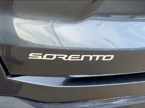Used 2024 Kia Sorento S w/ Panoramic Sunroof Package FWD image 29
