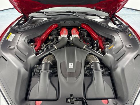 Used 2019 Ferrari Portofino RWD image 30