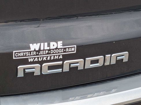 Used 2014 GMC Acadia SLT image 12