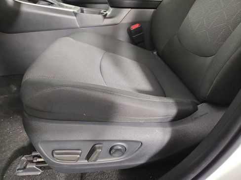 Used 2025 Toyota RAV4 XLE image 30