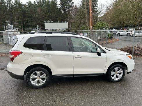 Used 2016 Subaru Forester 2.5i Premium w/ Popular Package #2 AWD/4WD image 4