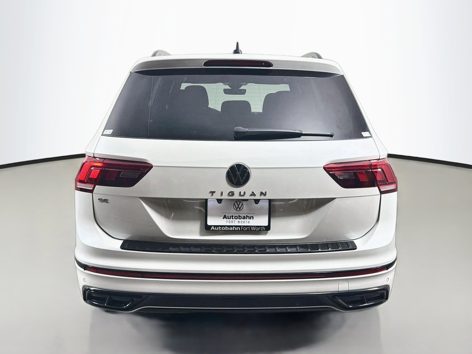 Used 2023 Volkswagen Tiguan SE R-Line FWD image 6