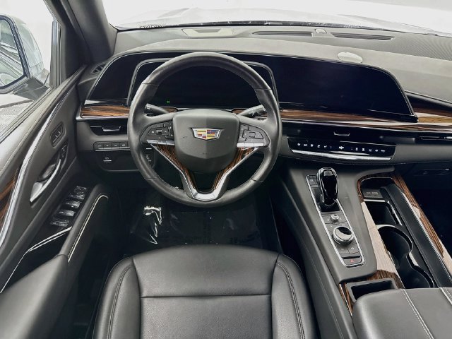 Used 2024 Cadillac Escalade Luxury AWD/4WD image 23