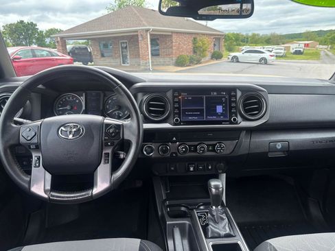 Used 2020 Toyota Tacoma TRD Off-Road AWD/4WD image 16
