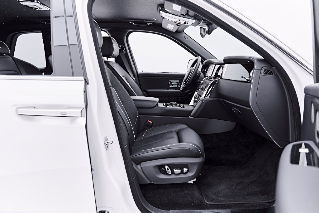 Used 2025 Rolls-Royce Cullinan AWD/4WD image 34
