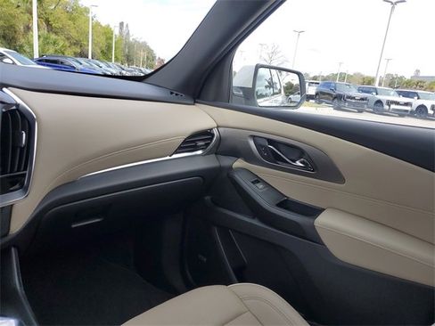 Used 2023 Chevrolet Traverse Premier image 11