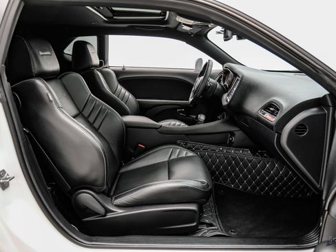 Used 2018 Dodge Challenger SRT Hellcat RWD image 64
