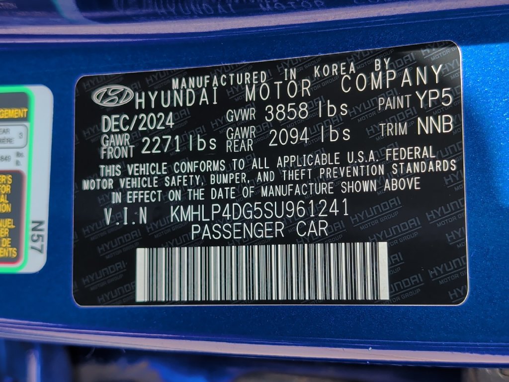 Used 2025 Hyundai Elantra Limited FWD image 40