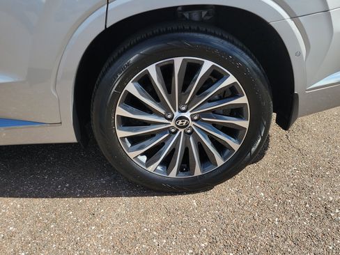 Used 2023 Hyundai Palisade Calligraphy image 5