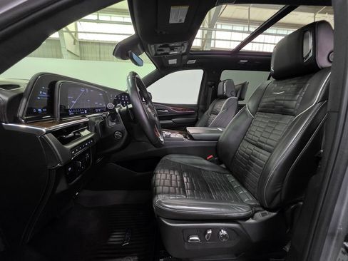 Used 2023 Cadillac Escalade ESV Sport Platinum w/ LPO, ONYX Package AWD/4WD image 19