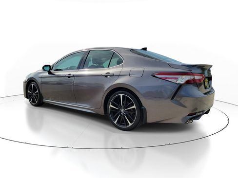 Used 2018 Toyota Camry XSE FWD image 3