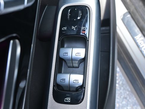 Used 2025 Mercedes-Benz GLC 300 image 15