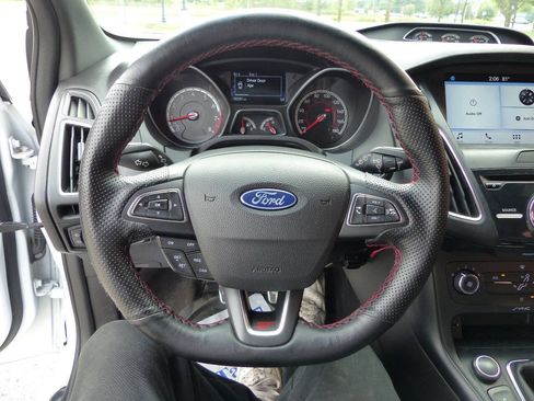 Used 2017 Ford Focus ST FWD image 30