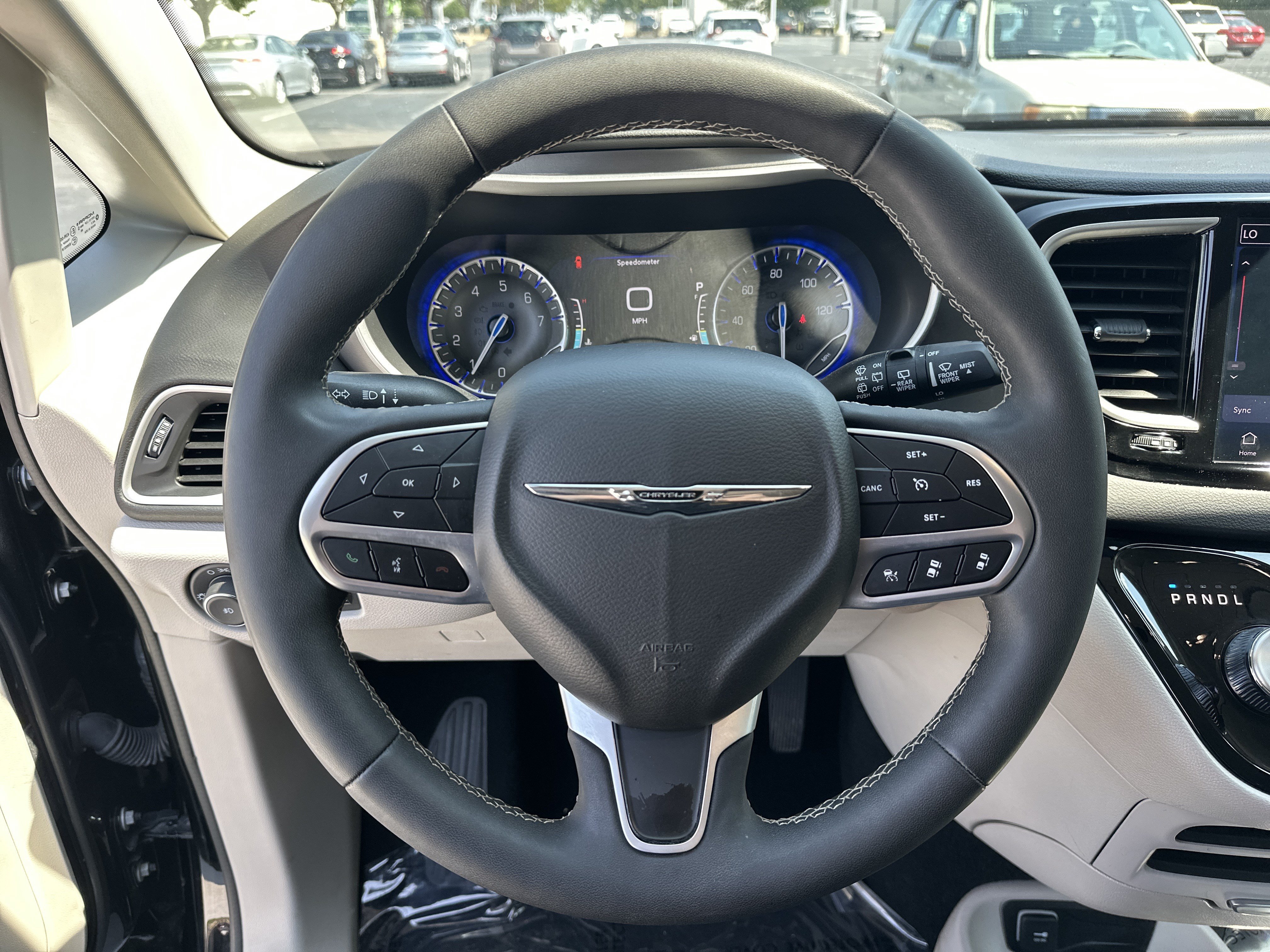 Used 2024 Chrysler Pacifica Touring-L FWD image 18