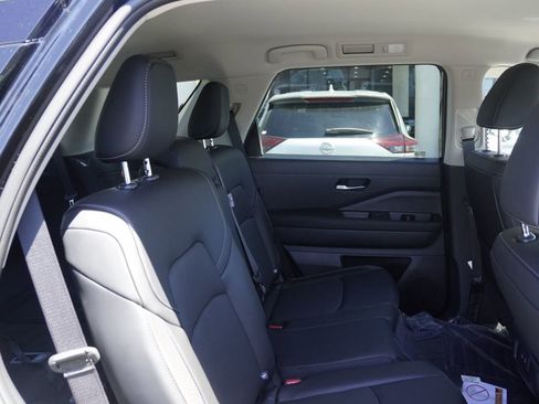 New 2026 Nissan Pathfinder SL FWD image 19