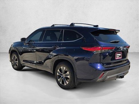 Used 2021 Toyota Highlander XLE FWD image 8