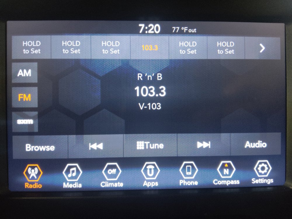 Used 2018 Jeep Renegade Latitude w/ Popular Equipment Group FWD image 25