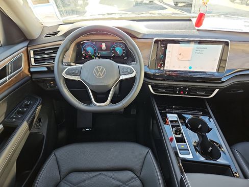 New 2026 Volkswagen Atlas SE image 9