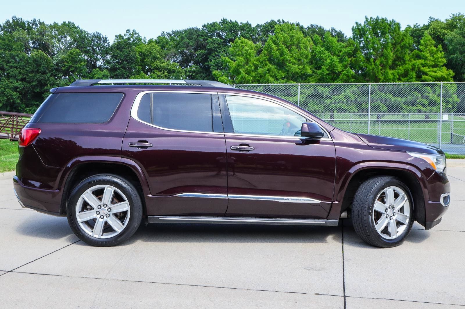 Used 2018 GMC Acadia Denali w/ Technology Package AWD/4WD image 5