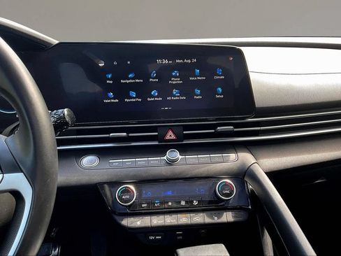 Used 2025 Hyundai Elantra SEL FWD image 9