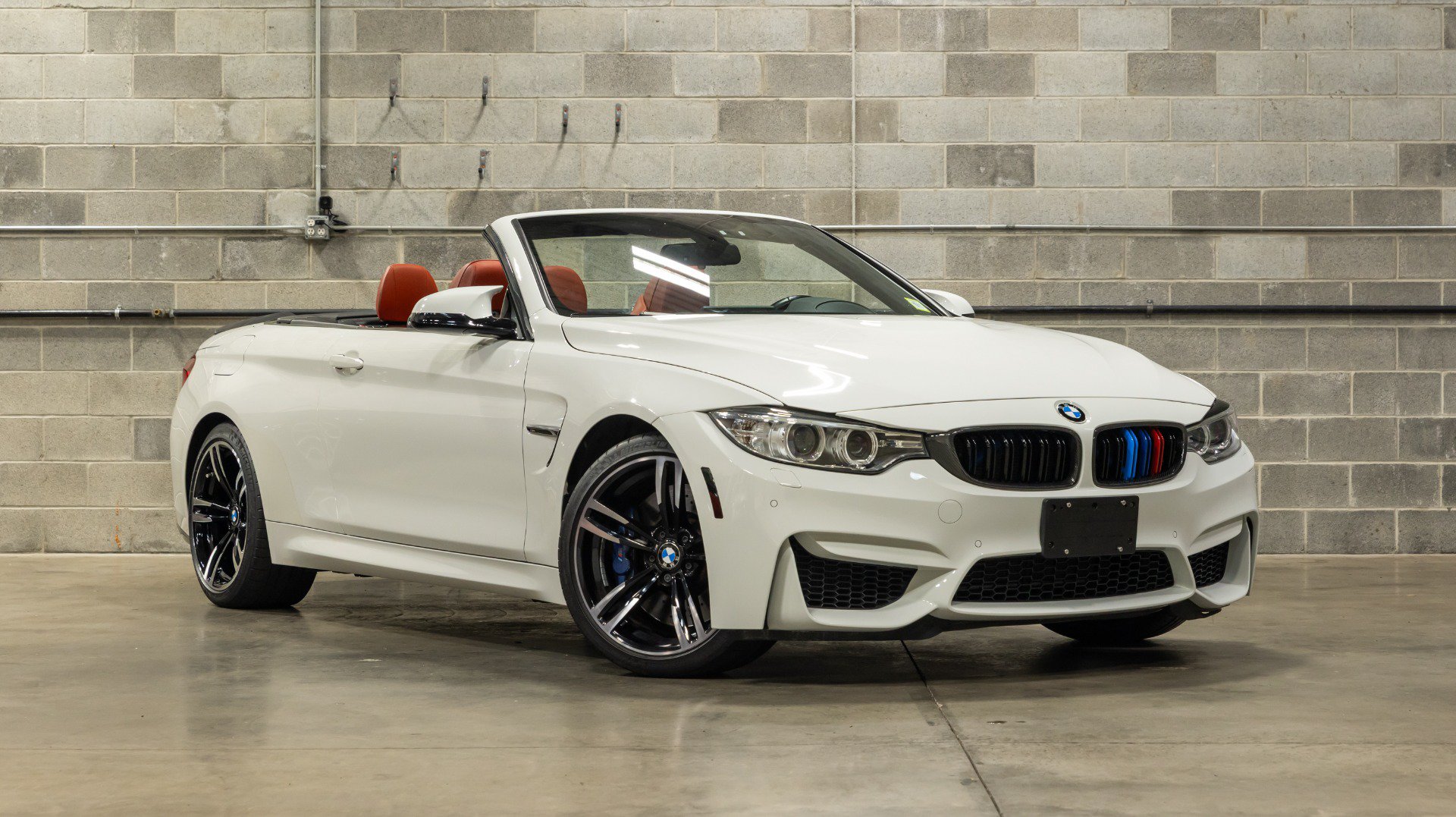 Used 2016 BMW M4 Convertible RWD image 3