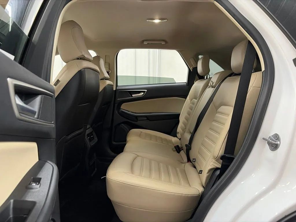 Used 2024 Ford Edge SEL AWD/4WD image 14
