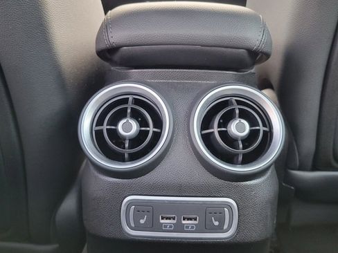 Used 2024 Alfa Romeo Giulia Veloce image 5