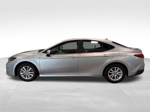 Used 2025 Toyota Camry LE FWD image 8