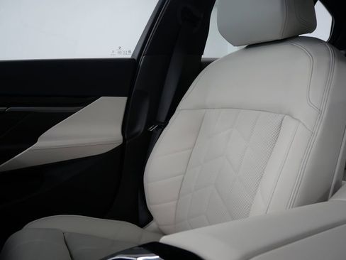 Used 2025 BMW 530i xDrive w/ Premium Package AWD/4WD image 26