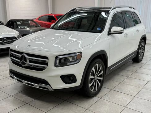Used 2023 Mercedes-Benz GLB 250 w/ Premium Package image 3