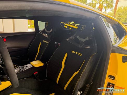 Used 2022 Lamborghini Huracan STO RWD image 22