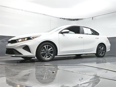 Used 2024 Kia Forte LXS image 32