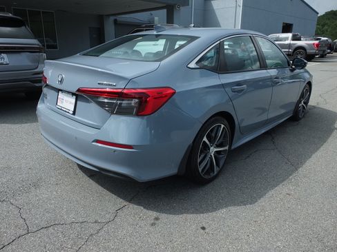 Used 2023 Honda Civic Touring image 3