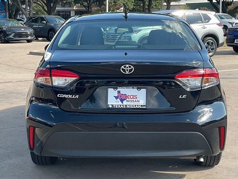 Used 2025 Toyota Corolla LE FWD image 5