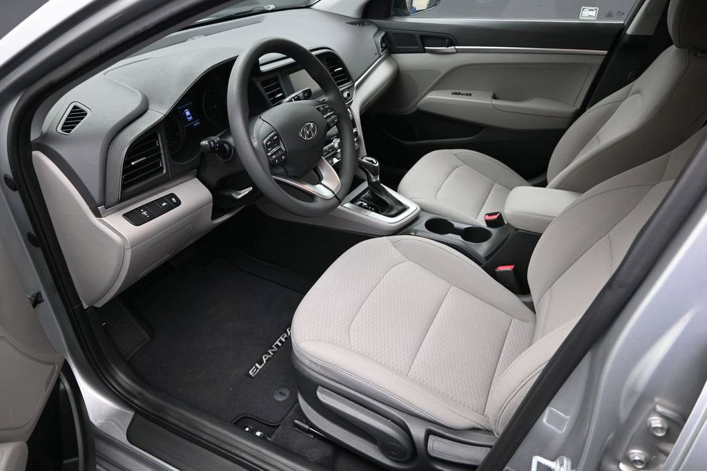 Used 2020 Hyundai Elantra SE FWD image 20
