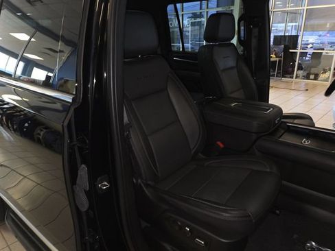 Used 2022 GMC Yukon XL Denali AWD/4WD image 28